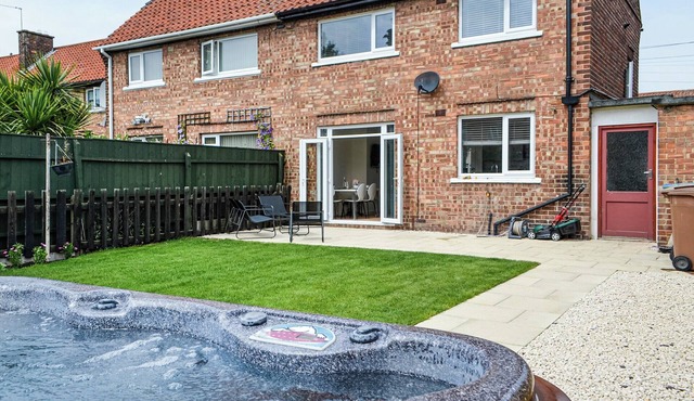 Recently refurbished holiday home just a short walk from the town centre.