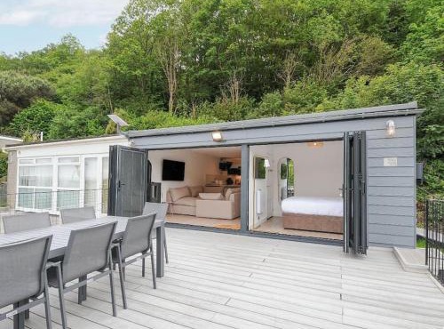 Refurbished Beach Lodge
