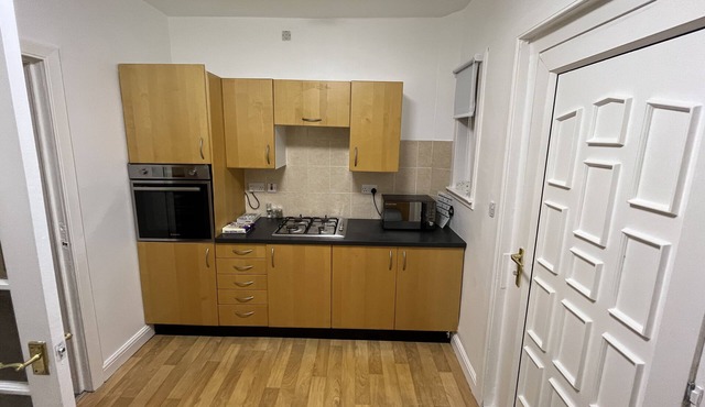 Refurbished Glasgow 2 Bedroom Apartment Easy Access to City Centre in Gartcosh