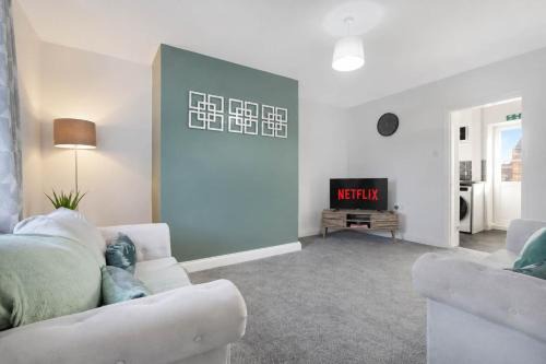 Relaxing 2BR in Billy Row WiFi by Stay With Us