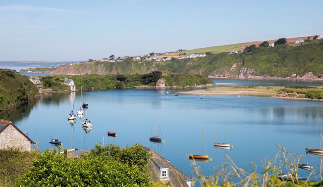 River View - a lovely waterside first floor apartment in Bantham, South Devon