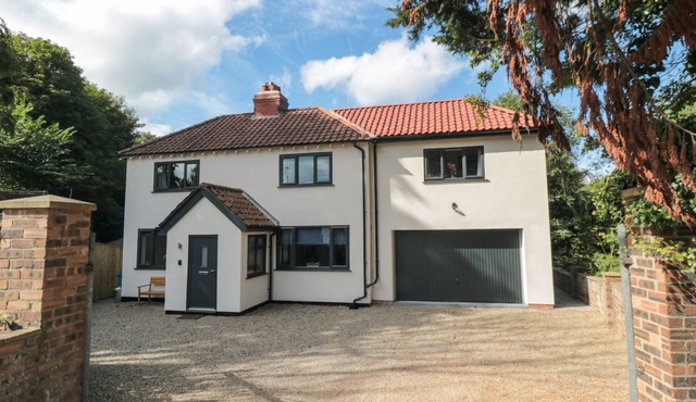 RIVERSIDE HOUSE, family friendly, with open fire in Scarborough