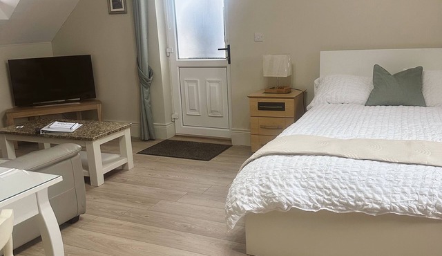 Roe Valley Getaways Modern Studio with en-suite