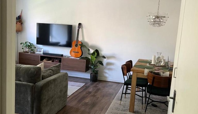 Room at Wallington Green for professionals, free parking, near station, 30 min to London Bridge, 27 min to LDN Victoria in Wallington