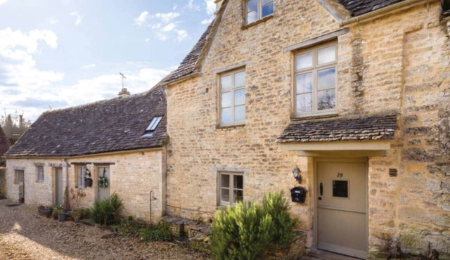 Rosemary Cottage, cosy with a real fire just 5 minute walk from Arlington Row
