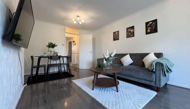 Sai villa in Epsom racecourse. in Epsom