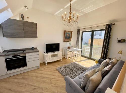 Salt Yard 1 - Stylish Whitstable Cottage - Free Parking - Beach - Harbour