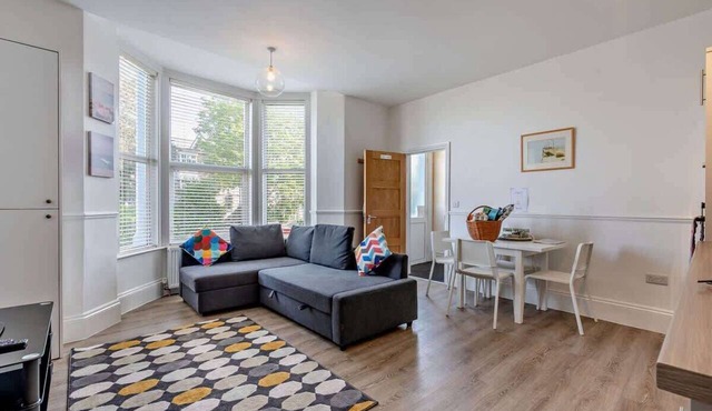 Sea View Apartment Steps from Swanage Beach Dizzy Lows