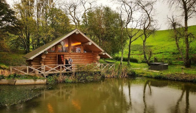Secluded Log Cabin/Hot Tub On Private Laken1km to Jurassic Coast Pet friendly.