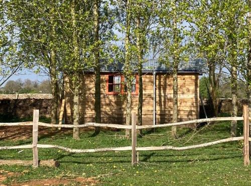Secluded off grid Shepherd's Hut