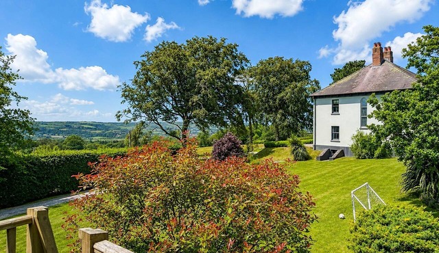 Seren Manor - Five Bedroom Villa, Sleeps 10