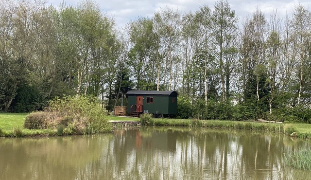 Shepherds Hut Classic Lake View