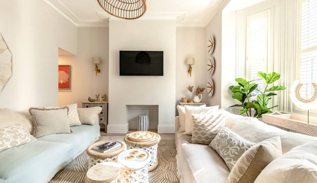 Silver Shell - Five Bedroom Apartment, Sleeps 12