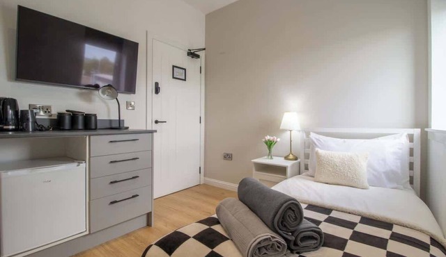 Single ensuite room nr Falkirk with self-check-in in Grangemouth