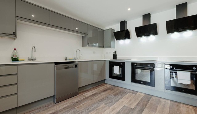 South Bristol Group Stays | Sleeps 15