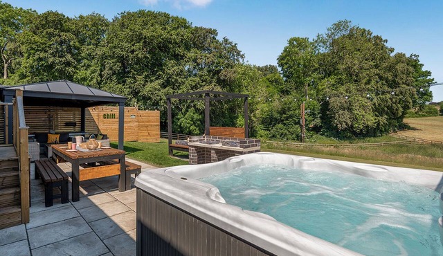 Spa Utopia (Sauna & Hot tub)