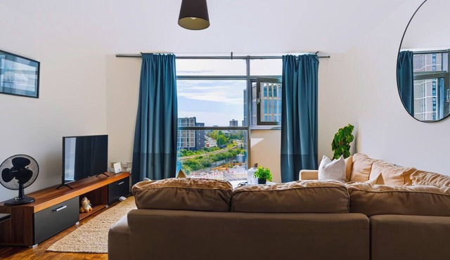 Spacious 2-Bed 2-Bath Cardiff City Centre Apt in Cardiff