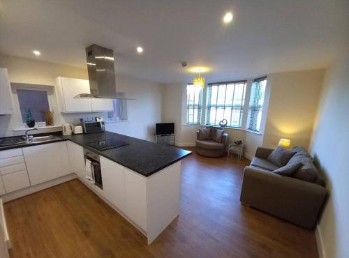 Spacious 2 double bed apartment - Free Parking - Central Beeston location