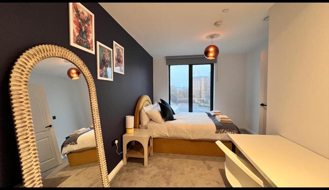 Spacious, 2Bed 2Bath Leeds, Centre & Stadium