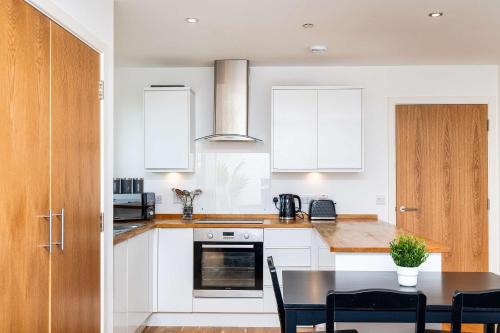 Spacious 2BR Ground Floor Sleeps 5 Near Peterhead Harbour FREE Parking Fast WiFi