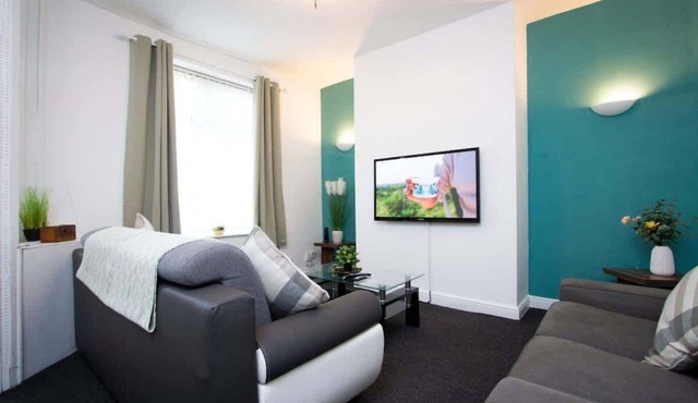 Spacious 2BR in Chadderton Near Manchester
