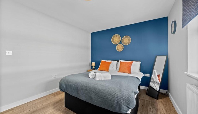 Spacious 3-Bed Cardiff Apartment - Walk to Centre - 2 Bathrooms