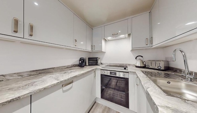 Spacious 3BR Abertillery Base w/Mountain Views in Abertillery