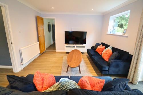 Spacious 5-Bedroom Home with Large Garden in Egham