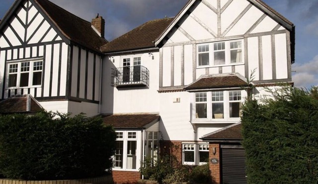 Spacious 5 bedroom Southwold home, all en-suite, close to pier and town