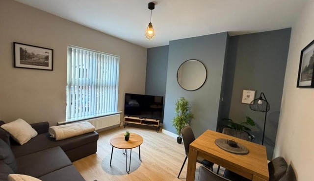 Spacious 5BR Sheffield Home | City Access & WiFi in Sheffield
