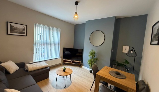 Spacious 5BR Sheffield Home | City Access & WiFi in Sheffield