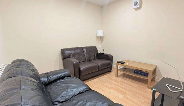 Spacious Accommodation In City Centre | Sleeps 5