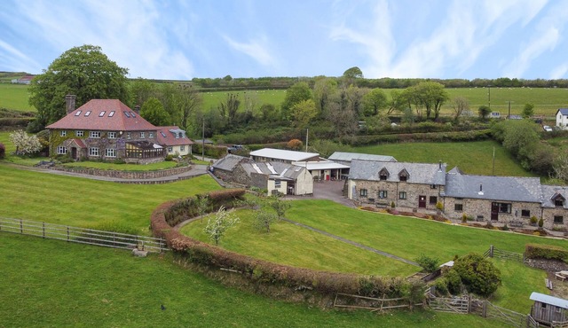 Spacious Barn with Views