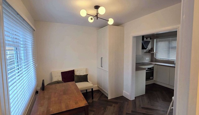 Spacious Family Home 4 Beds Garden Parking