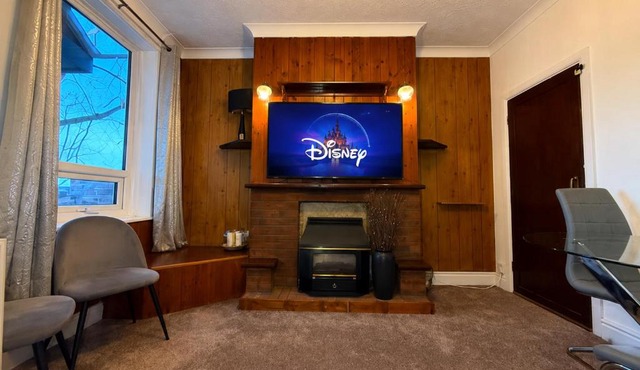Spacious Group Stay near Doncaster Racecourse