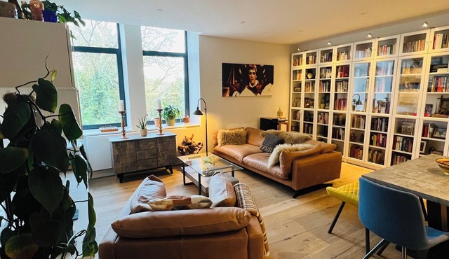 Spacious, modern apartment in great location for travel and entertainment!