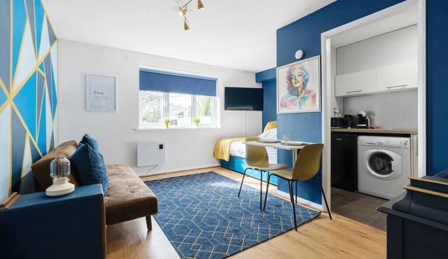 Spacious & trendy studio apartment in Maidstone