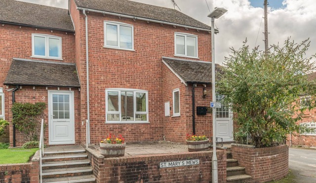 ST. MARYS MEWS COTTAGE, family friendly, with a garden in Ludlow