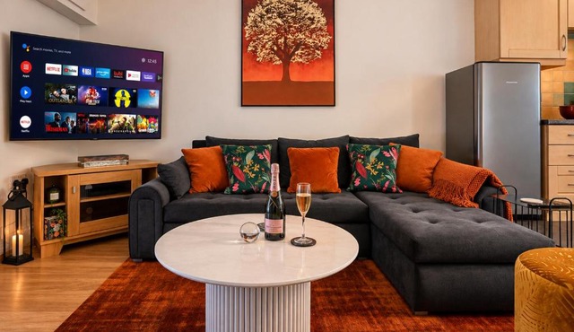 Stansted 2-Bed Flat Near Airport Desk Sleeps 5 in Stansted Mountfitchet