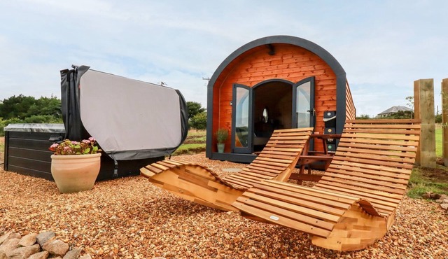 STARGAZE, pet friendly, country holiday cottage in Ponsanooth