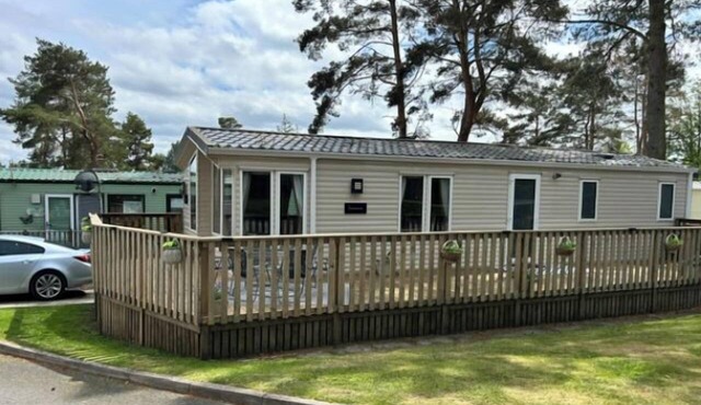 Static Caravan Sleeps 4 with Parking and Balcony