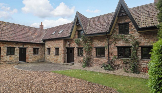 STOWEY MEAD STABLES, family friendly, with open fire in Bishop Sutton