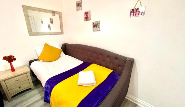 Studio Apartment, Private Bathroom and Parking in Ilford