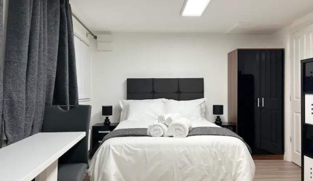 Studio Appt - Sleeps 2 - Free Parking - 5min-metro