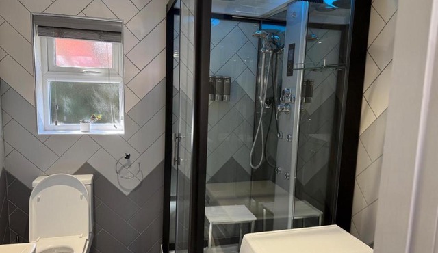 Studio appt - Sleeps 2 - Free Parking - 5min-Metro in Manchester