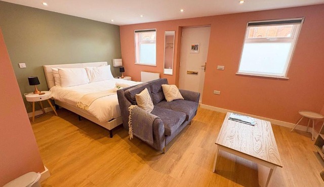 Studio Flat in Seymour Road