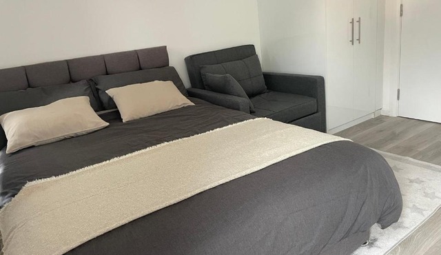 Studio Flat Private Shower Wc and Kitchenette