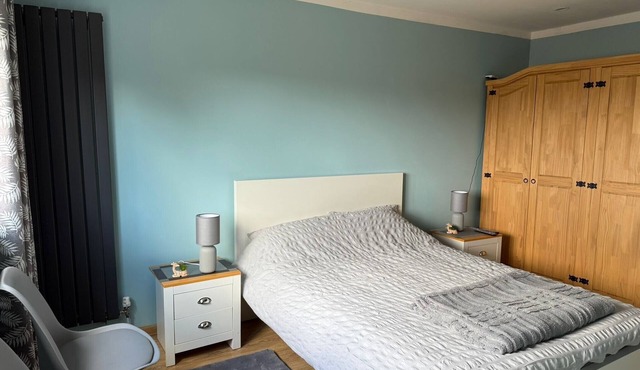 Studio- Sleeps 2- Free WiFi- Luxury Shower