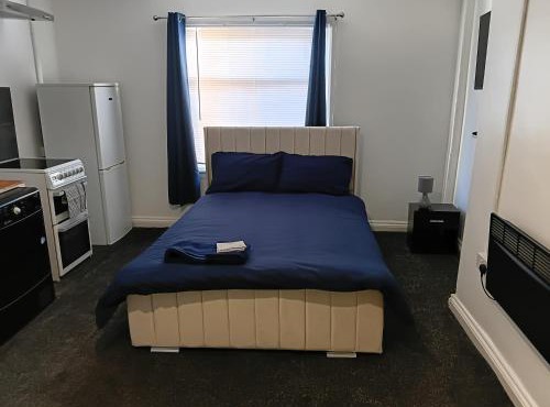 Studio Sleeps 2 with Parking