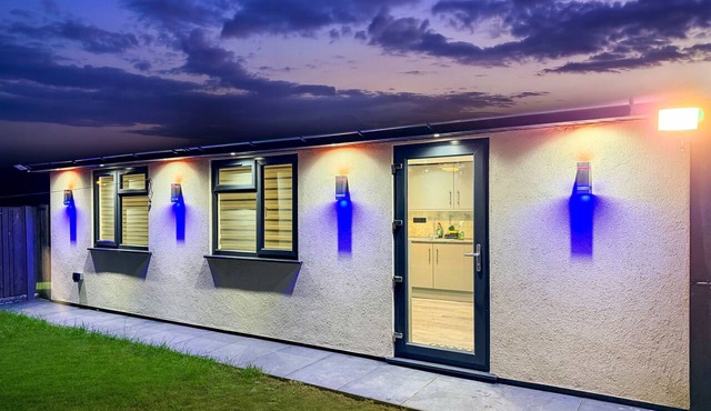 Studio - Sleeps 3 - Aircon - Parking - Pets